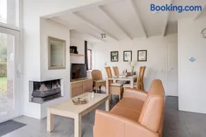 Goudvink I Huis met Excentrieke Tuin - Image 1