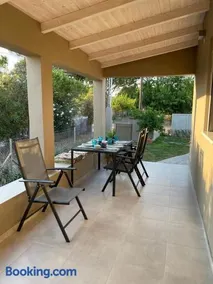 Beachfront Family Home - Image 4