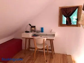 Tiny-House sous les arbres et les oiseaux - Image 2