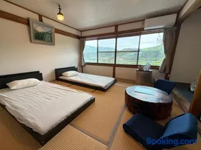 Jeenies Inn - Image 1