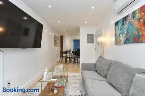 The New York Minute Apt -3 bedrooms -Sleeps 13 - Image 4