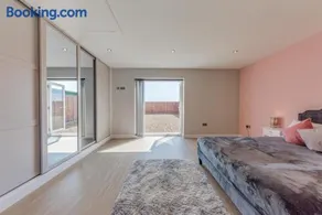 Luxury Cottage, Dog Friendly, Stunning Views, Private Garden - Image 4