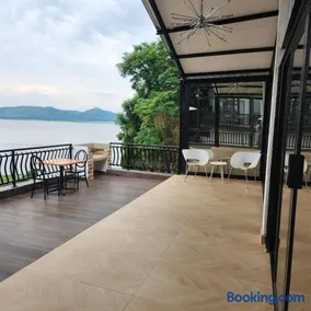 Le Bamboo Guest House And Boat Cruise - Image 2