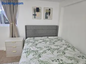 Studio Near Airport & City - Cozy Green Retreat! - Image 1