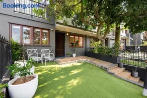 Inner City Townhouse - Image 1