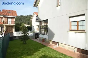 Chalet en urbanización con piscina - Image 5