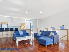 Large Villa, overlooking lagoon close to the pool. - Image 2