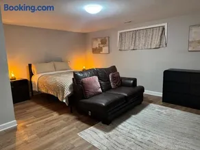 2BR Spacious Escape Close to DC & Baltimore - Image 5