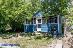 Beachside Summer Cabins - Image 3