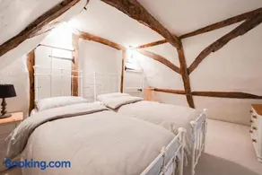 London Cottage - Image 3