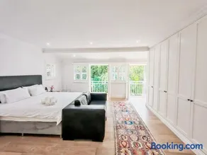Umhlanga Stunning Villa Sleeps 8 Pool Sauna Beach Access - Image 4