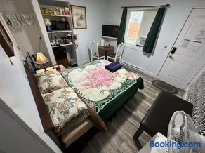 Guest Suite Private Retreat for 2 Guests With AC - 4 Units Available - Image 3