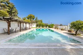 The House of Gratitude - Poolside Retreat - Image 2