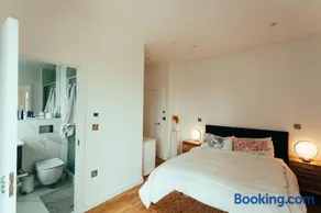3 Bedroom Penthouse with terrace and skyline in Battersea - Image 3