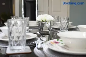 Spacious 4-Bed Family House - Image 5