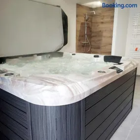 Maison proche du lac avec Jacuzzi et Sauna - Image 3