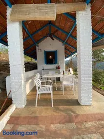 Farmer's Deck Farmstay - Hill Top Villa - Image 3