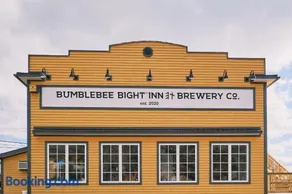 Bumblebee Bight Inn - Image 1