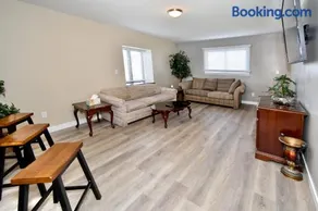 2 Bed, 1 Bath, Upper Level Unit - Image 2