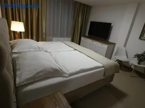 HOTEL GALERIA PEZINSKA BABA - Image 2