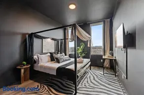 Luxe 1br- Free Parking-King Bed - Image 2
