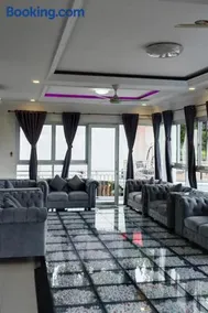 Villa London Puncak - Image 2