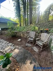 Spacious West Asheville Home- 4bed 3ba- MIL suite - Image 2