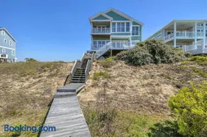 Emerald Breeze by Oak Island Accommodations - Image 2