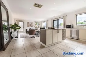 VAQUAY Provence In South Morang - Image 4