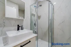 Newly Renovated 3BR 2BA Spacious and Modern - Image 4