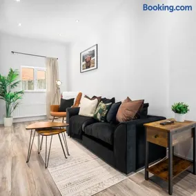 Stylish Apartment - Street Parking - Rowley Regis - Smart TV - Wifi - Netflix - 49G - Image 3