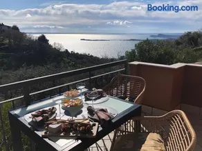 Casa Cecilia, 2 bedrooms, 1 bathroom, lake view, pool - Image 2