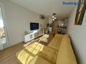 Elegant Stay 1-Bedroom Apartment in St St Constantine and Helena, Free Parking - Image 3
