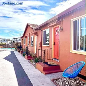 Sunny Cove Motel - Image 2