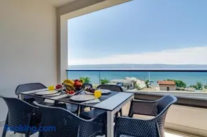 Luxury Beachfront Apartments Duće - Image 3