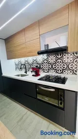 Modern apartment near the airport - Image 5