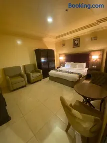 ديوان اليمامة للشقق المخدومة - Image 1