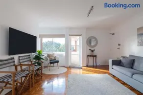 Beachside Clovelly Living w Parking 50m to Beach - Image 1