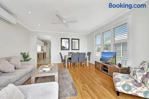 Coastal Breeze At Caves Beach Villas - Image 3