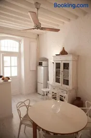 Arles Downtown Entire Home - Image 1