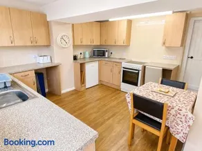 Cottage on the Green - Image 3