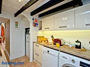 Pilgrims Cottage - Image 2