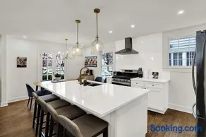 The Butler Bulldog Bungalow - Game Room - Luxe - Family Friendly - Image 2