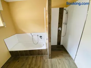 Big Apartment I 4 Rooms I 6 Beds I 120 sqm I Fast Internet - Image 2