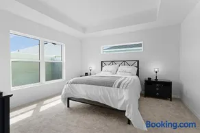 Cozy Family Stay- Queen-Double-Twins Bed- Full Kitchen-Netflix-Golf Cart-WiFi - Image 4
