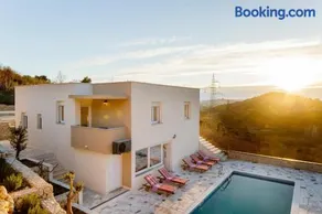 Villa Anabella peaceful holiday home with pool - Image 2