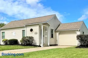 North - Family Neighborhood, Pet Friendly - Image 4