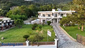 Raptis Apartments - Image 2
