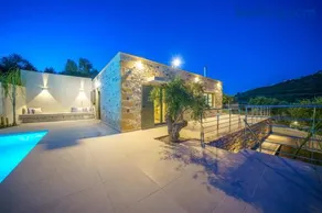 PETRONILA exclusive Living - Image 3