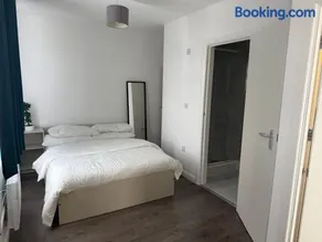 Comfy Studio Flat - Image 1